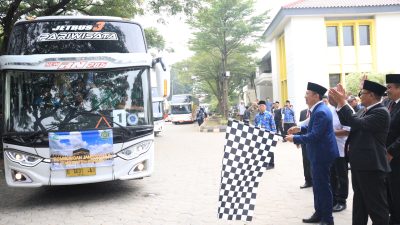 Lepas Jemaah Haji Kloter 19, Dani Ramdan Berpesan Jaga Kesehatan dan Ikuti Instruksi Petugas Haji