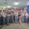 Priska Sahanaya Mengajarkan Trik Public Speaking yang Persuasif di SMK Bina Karya