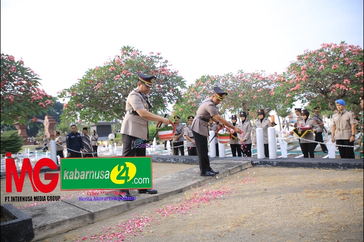 Peringati Hari Bhayangkara ke-78 Polres Madiun dan Polres Madiun Kota Gelar Ziarah Bersama di Taman Makam Pahlawan