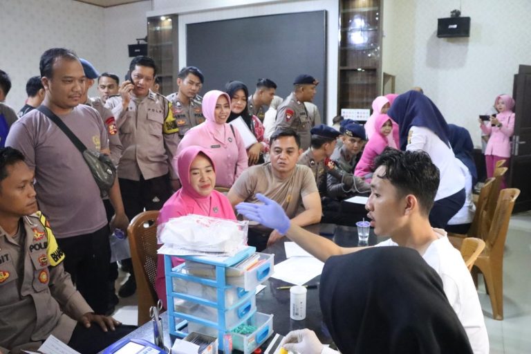 Hari Bhayangkara ke-78, Polres Lampung Utara Gelar Bhakti Kesehatan  Donor Darah