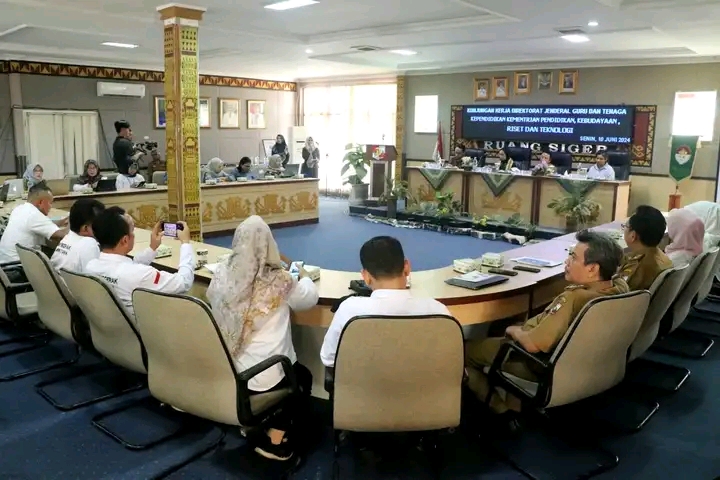 PLH. Plt, Asisten Administrasi Umum Setdakab Lampung Utara Menerima Kunjungan kerja Direktorat Jenderal Guru. dan Tenaga Kèpendidikan