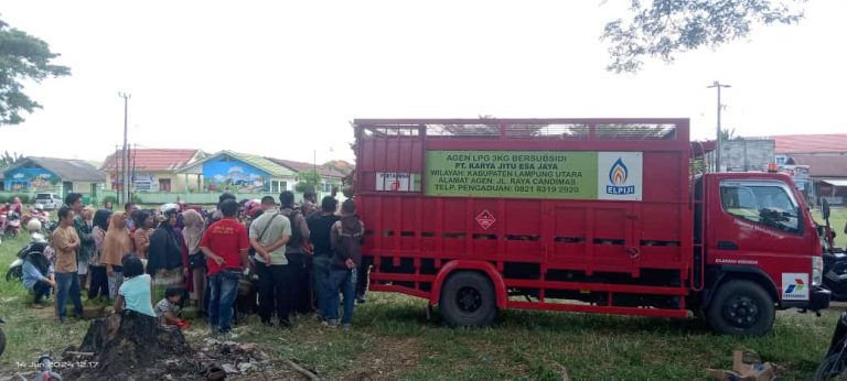 Pemerintah Kabupaten Lampung Utara Kadis Perdagangan dan Perindustrian  Hendri SH, M.M  Gelar  Operasi Pasar LPG 3 Kg.