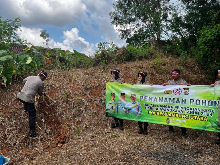 Peringatì Hari Bhayangkara  Ke -78,  Polres Lampung Utara  Gelar Penanaman  Pohon