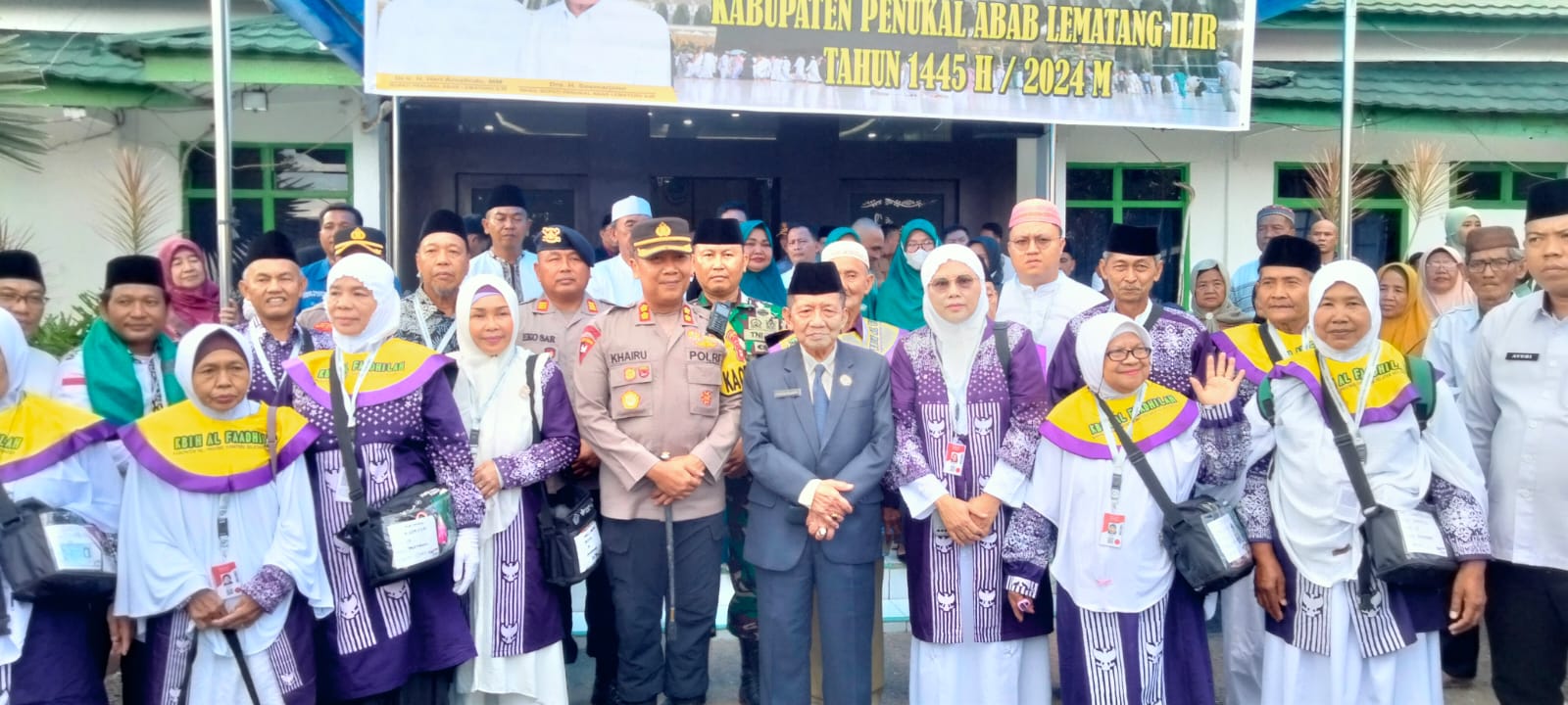 Bupati PALI melalui Wakil Bupati Drs.H Soemarjono, Melepas Keberangkatan Jamaah Calon Haji Asal Kabupaten PALI
