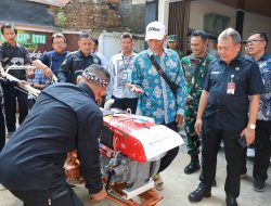 Dorong Peningkatan Produksi Pertanian, Pemkab Purwakarta Distribusikan Bantuan Mesin Traktor