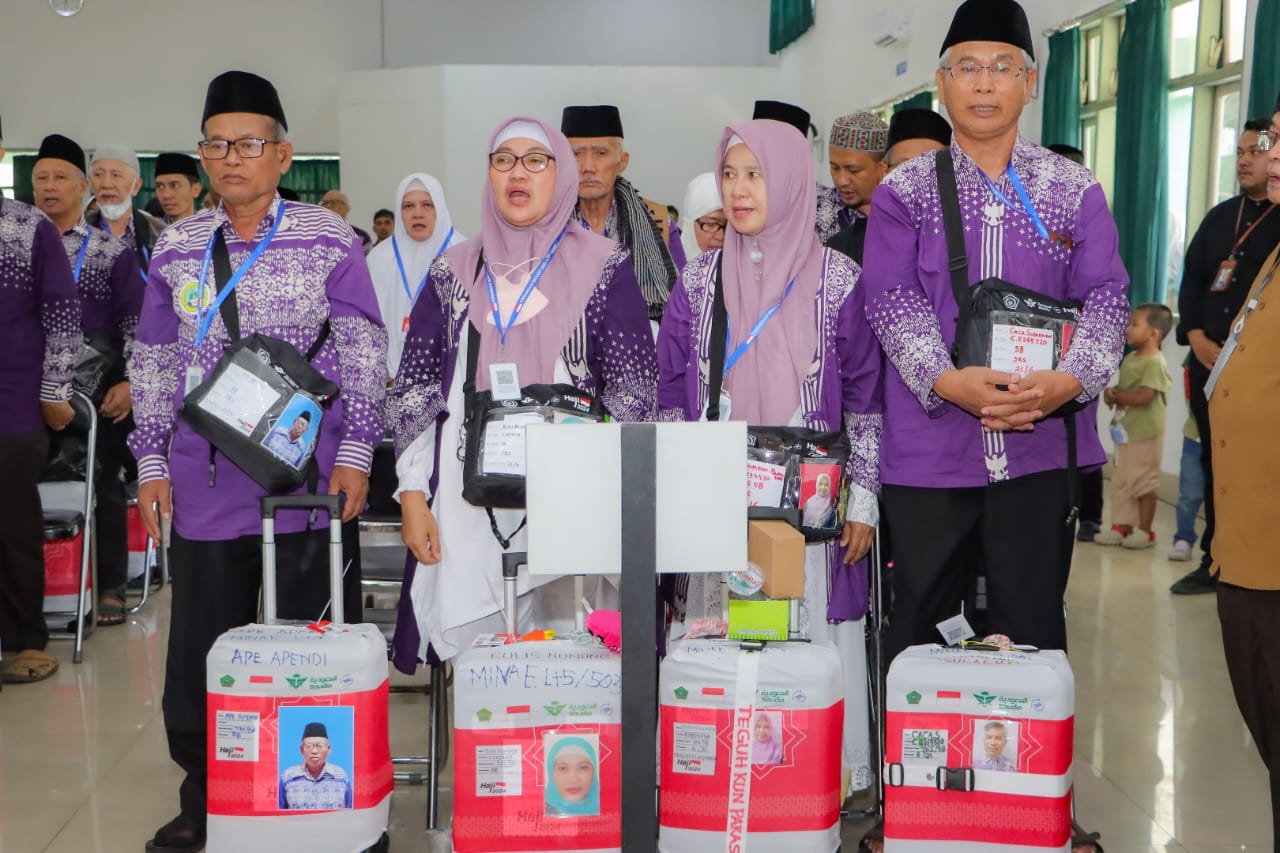 Pemkot Cimahi kembali melepas Calon Jemaah Haji Kota Cimahi Tahun 2024 Pemkot Cimahi kembali melepas Calon Jemaah Haji Kota Cimahi Tahun 2024