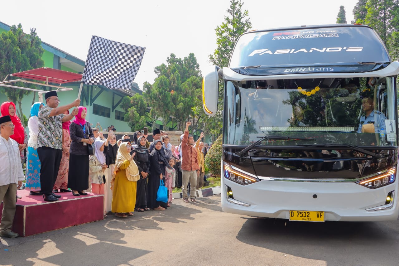 Pemkot Cimahi kembali melepas Calon Jemaah Haji Kota Cimahi Tahun 2024 Pemkot Cimahi kembali melepas Calon Jemaah Haji Kota Cimahi Tahun 2024