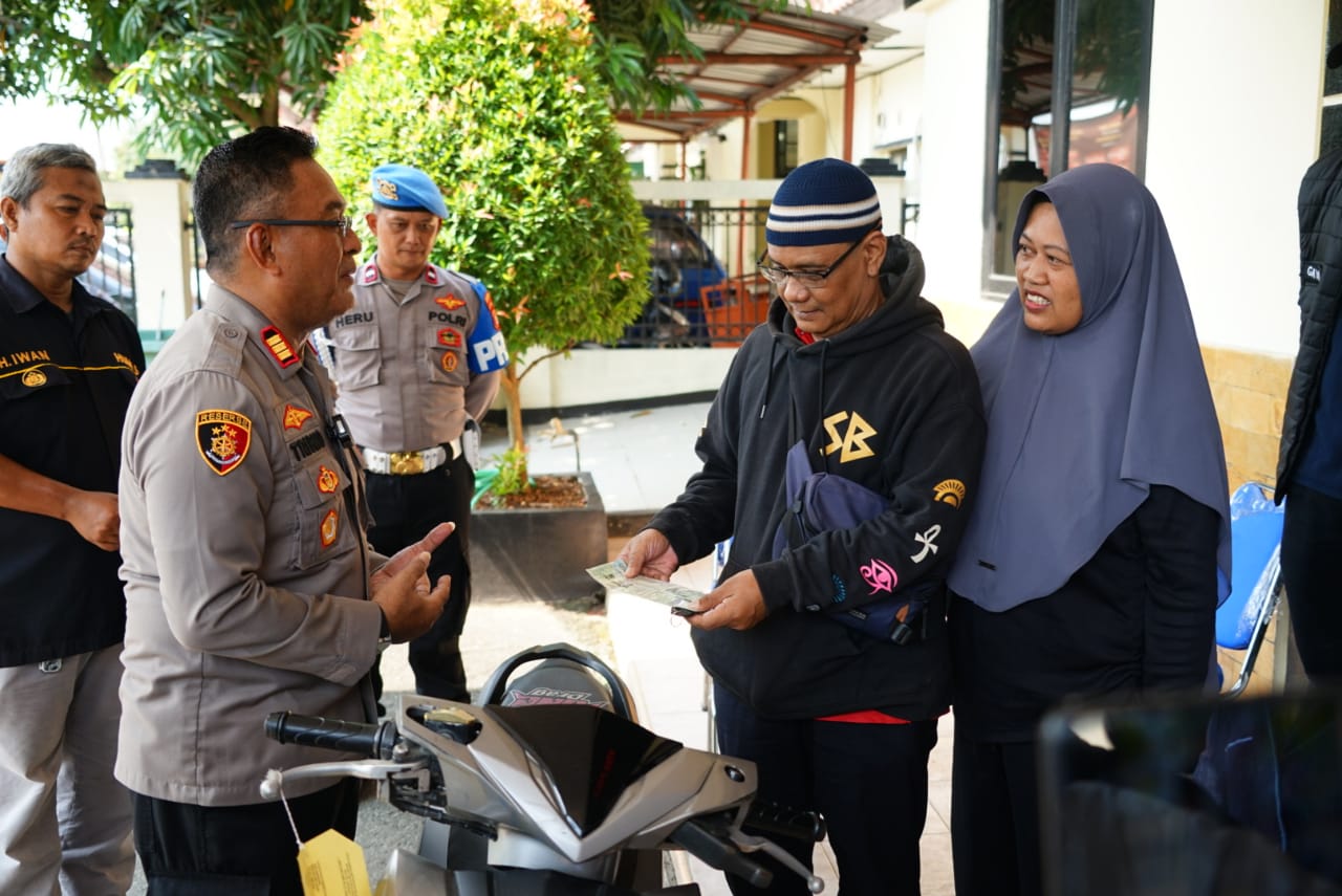 Polsek Cikarang Timur Berhasil Ungkap Kasus Pencurian dengan Pemberatan dan Penggelapan Polsek Cikarang Timur Berhasil Ungkap Kasus Pencurian dengan Pemberatan dan Penggelapan