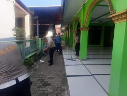 Polsek Serang Baru Giat Bersih-bersih Masjid dalam Rangka Menyambut HUT Bhayangkara ke 78