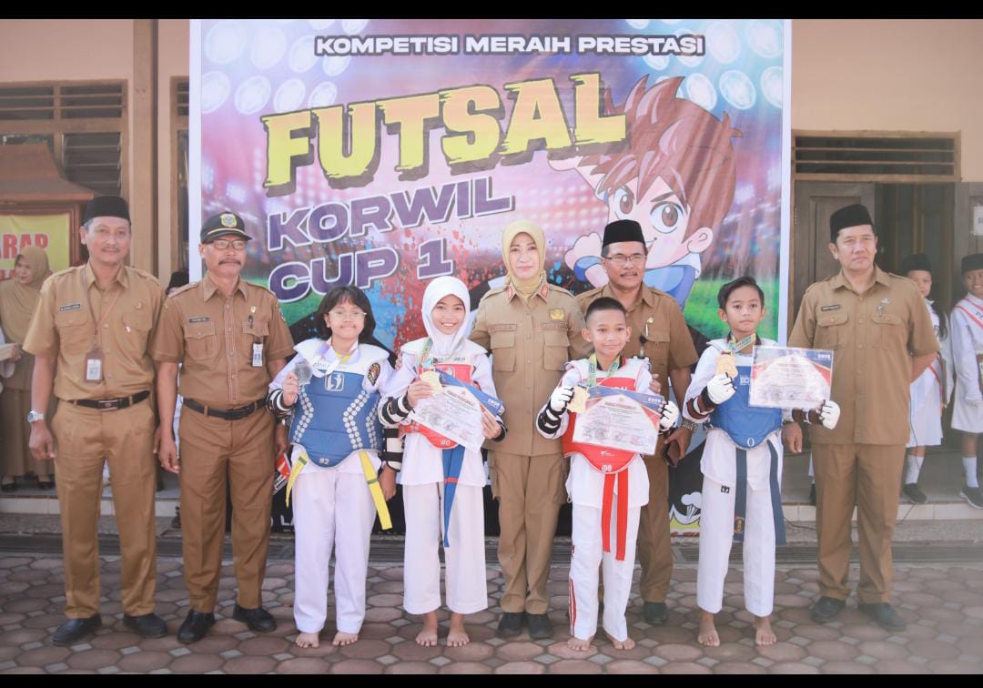 Sekda Melepas Kontingen Tae Kwon Do Dan Buka Kejuaraan Futsal Korwil Cup 1 di SD Dabasah 1