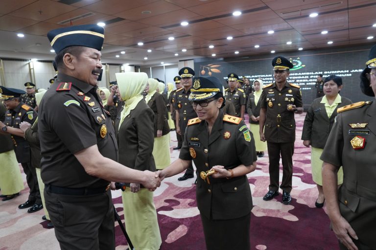 Jaksa Agung ST Burhanuddin Lantik Katarina Endang Sarwestri, S.H., M.H. Sebagai Kepala Kejaksaan Tinggi Jawabarat