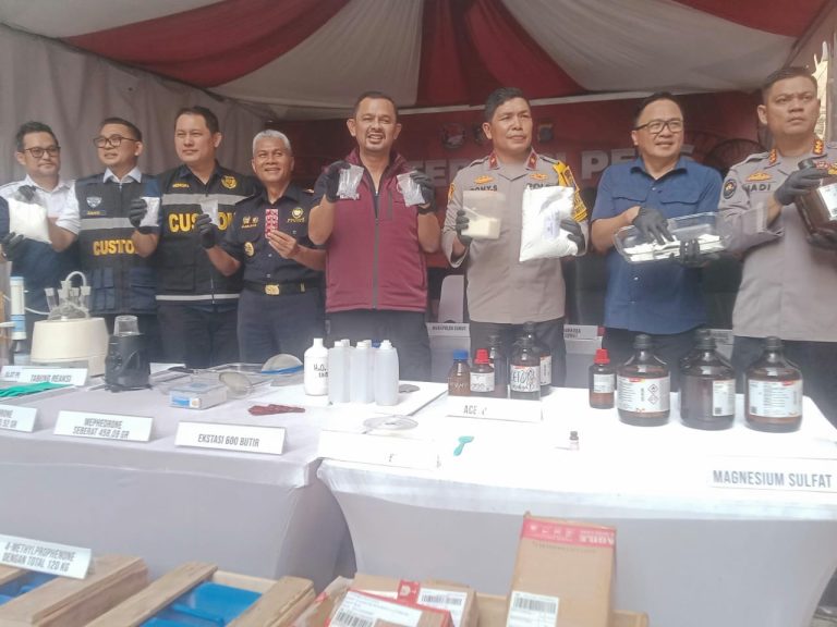 Bareskrim Polri Dan Polda Sumut Gerebek Home Industri Pil Extasi Jalan Jumhana Kota Medan