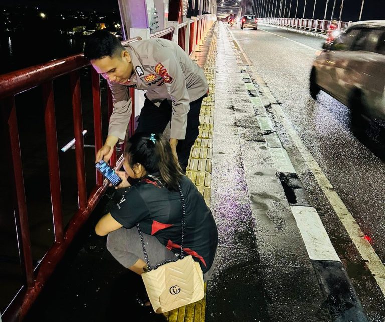 Polisi Palembang Selamatkan Nyawa IRT Yang Hendak Akhiri Hidup di Jembatan Musi VI Palembang