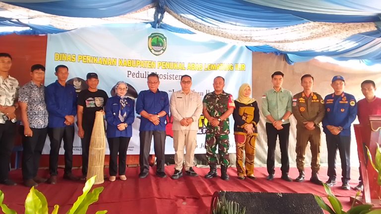 Pemerintah Kabupaten PALI Laksanakan Kegiatan Penaburan Bibit Ikan Baung Sebagai Bentuk Pelestarian Ikan Untuk Kesejahteraan Masyarakat