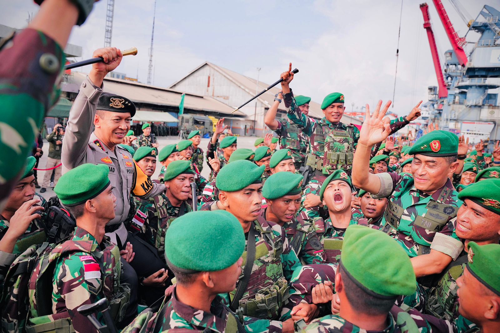 Kapolda Sumsel Hadiri Upacara Pemberangkatan Satgas Pamtas Pasukan Yonif 141/AYJP Oleh Panglima Kodam II/Sriwijaya