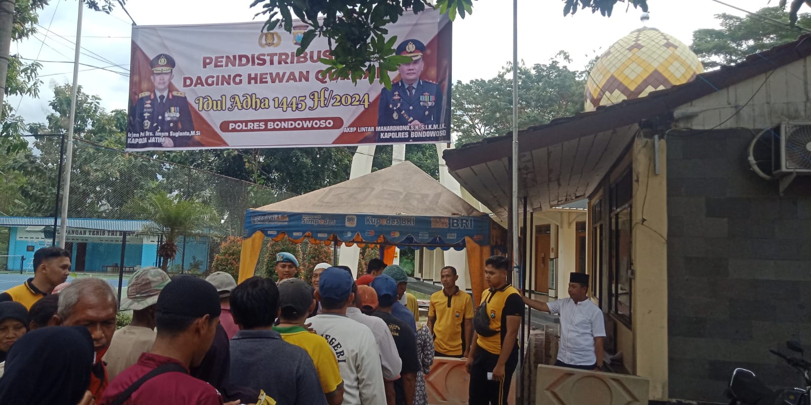 Polres Bondowoso Distribusikan 1300 ( seribu tiga ratus) Daging Hewan Qurban