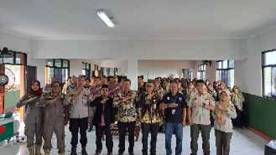 Melakuan Test Urine Upaya Mencegah Peredaran Narkoba BNK Bekasi dan Kecamatan Cikarang Selatan Berkolaborasi