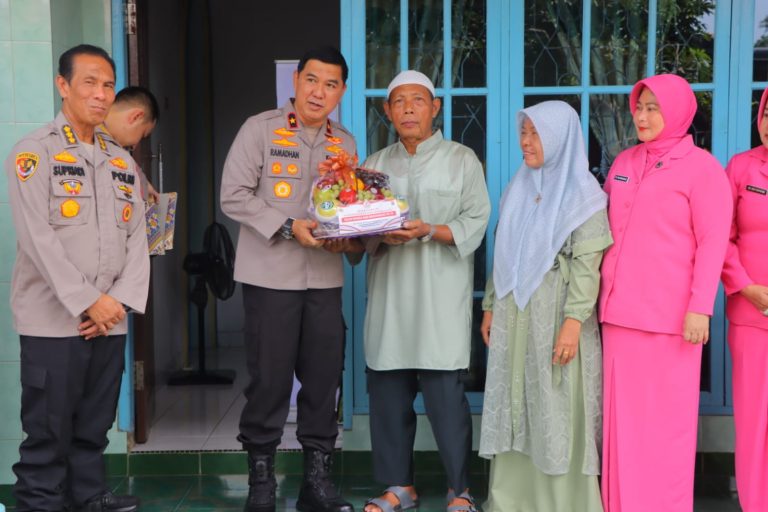 Hari Bhayangkara Ke – 78 Wakapolda Lampung Anjangsana Ke Sejumlah  Purnawirawan Polri