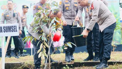 Bakti Lingkungan Hari Bhayangkara, Polda Sumsel Tanam 57.489 Bibit Pohon dan Tebar 2000 Bibit Ikan Nila