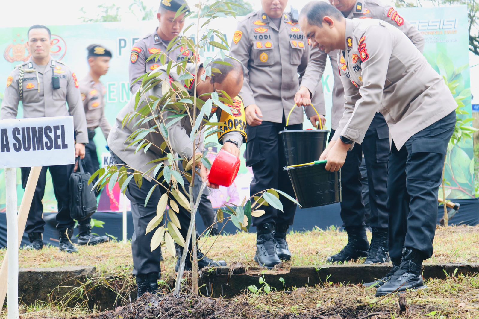 Bakti Lingkungan Hari Bhayangkara, Polda Sumsel Tanam 57.489 Bibit Pohon dan Tebar 2000 Bibit Ikan Nila