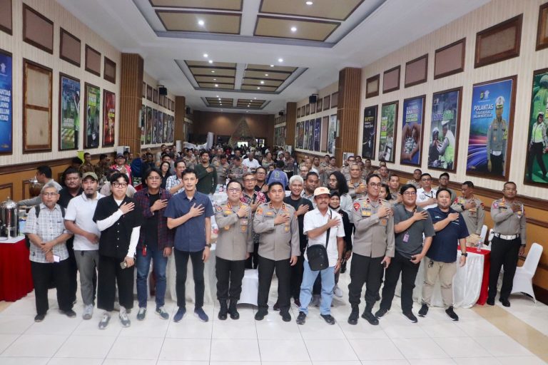 Semarak Hari Bhayangkara ke 78, Irjen Pol Karyoto Membaur Bersama Forum Wartawan Polri