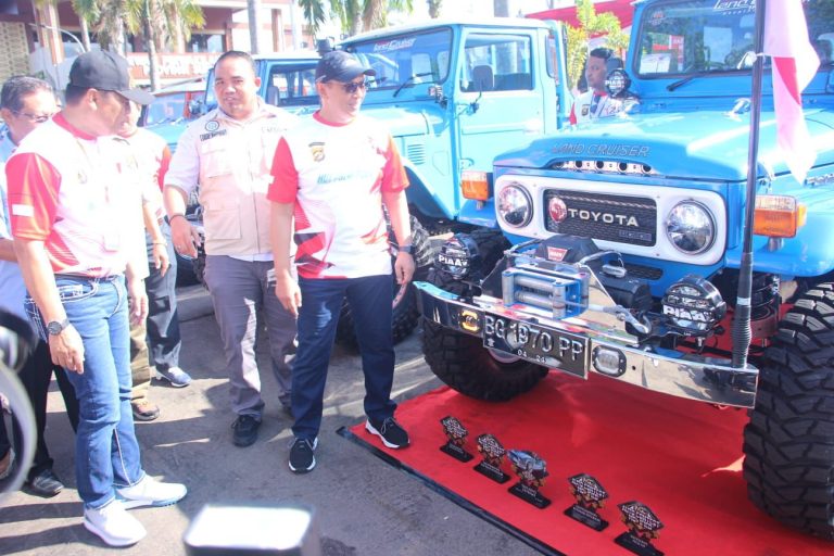 Serunya Kontes Mobil Klasik/Tua dan Bazar UMKM Hari Bhayangkara Polda Sumsel, Peserta Membludak