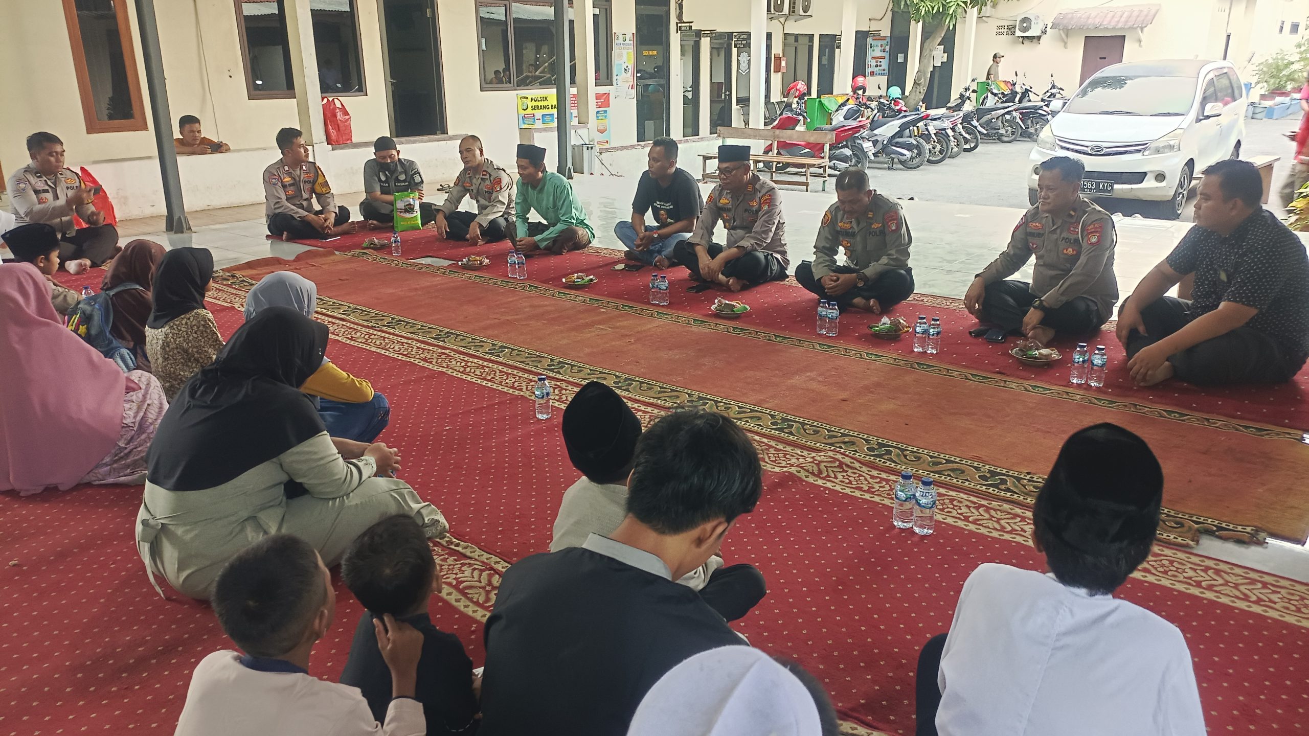 Polsek Serang Baru Gelar Do'a Bersama dan Santunan Anak Yatim