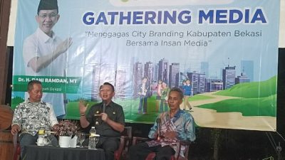 Diskusi Santai Pj Bupati Bekasi dengan Insan Pers di Media Gathering Diskominfosantik