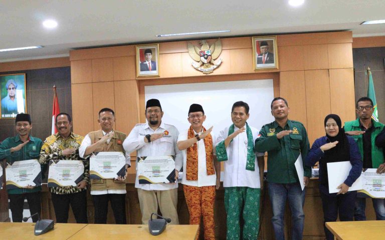 Pemkab Bekasi Serahkan Bantuan Keuangan Rp 5,7 Miliar kepada 11 Partai Politik