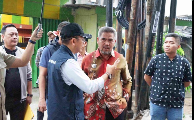 Pj Bupati Bekasi Turun Langsung Tindak Tegas Toko Penjual Miras di Cikarang Selatan