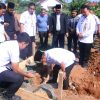 Pj . Bupati Lampung Utara Melakukan Peletakan Batu Pertama Pembangunan Masjid Al - Fath.