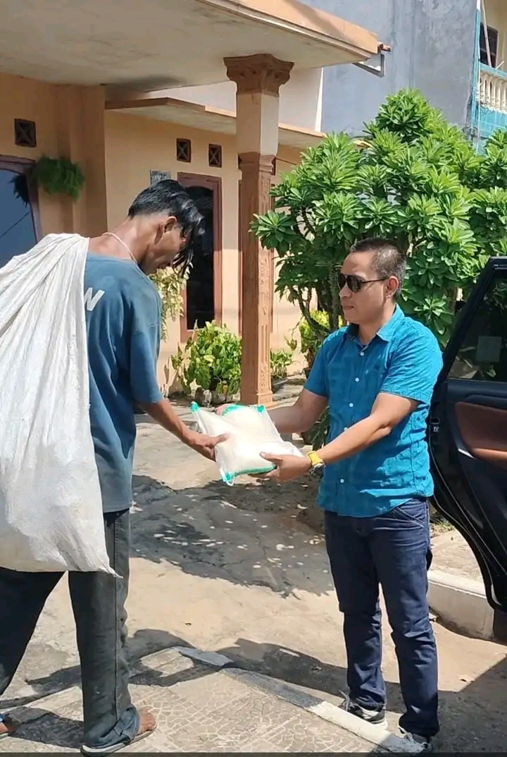 Komunitas Jumat Berbagi (KJB) Lampung Utara Kembali Salurkan Bantuan Beras