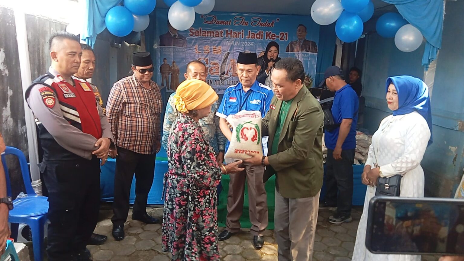 Hut LSM GALAK Ke. 21 Provinsi Lampung Geĺar Baksos Kepada Lansia