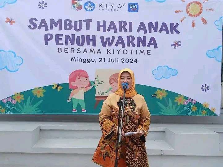 PJ.Bupati Lampung Utara Yang Diwakili Oleh Asisten III Bidang Administrasi Umum Dra. Dina Prawitarini.  M.M Membuka acara Menyambut  Hari Anak, Penuh Warna .