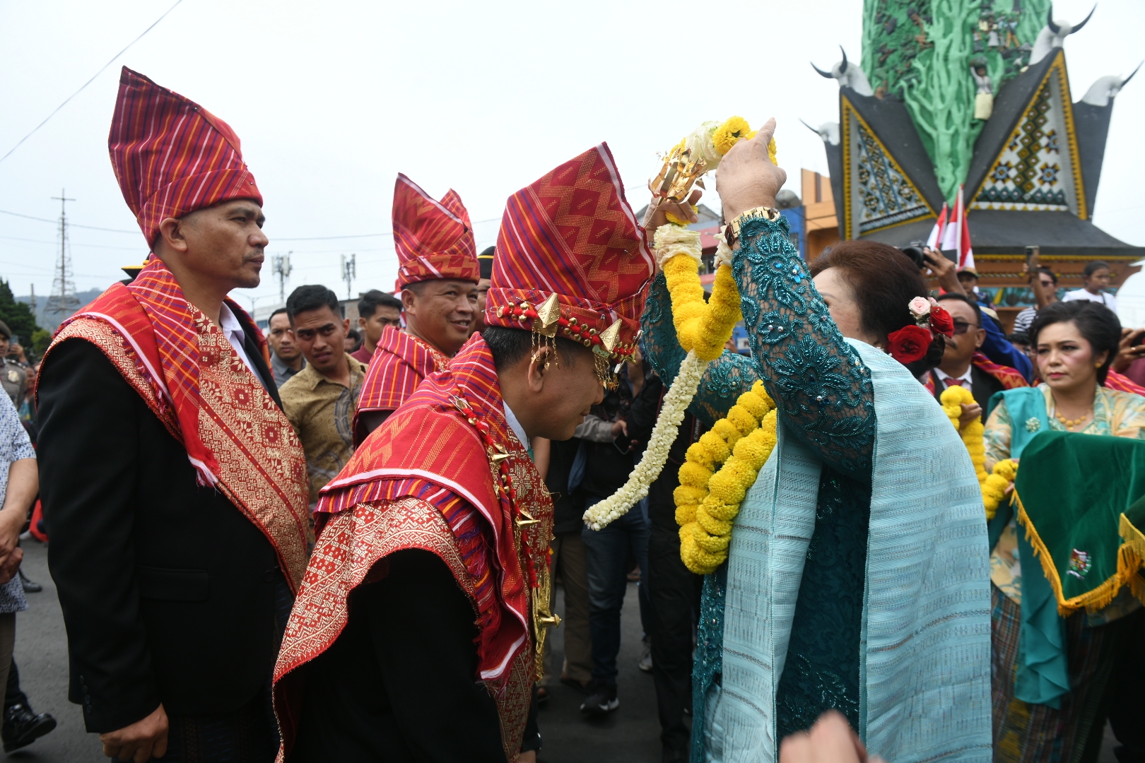 Buka Festival Bunga dan Buah 2024, Pj Gubernur Sumut Agus Fatoni Kagum Melihat Kreativitas Masyarakat Karo