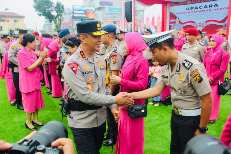 Terima Korps Raport Kenaikan Pangkat 855 Personel, Kapolda Sumsel Irjen A Rachmad Wibowo : Beradalah di Open Area