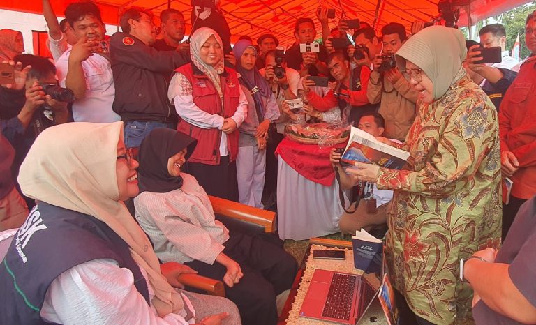 Keakraban Mensos Risma Dengan Penyintas Celebral Palsy, Ajak Terapy di Sentra Pangudi Luhur Bekasi