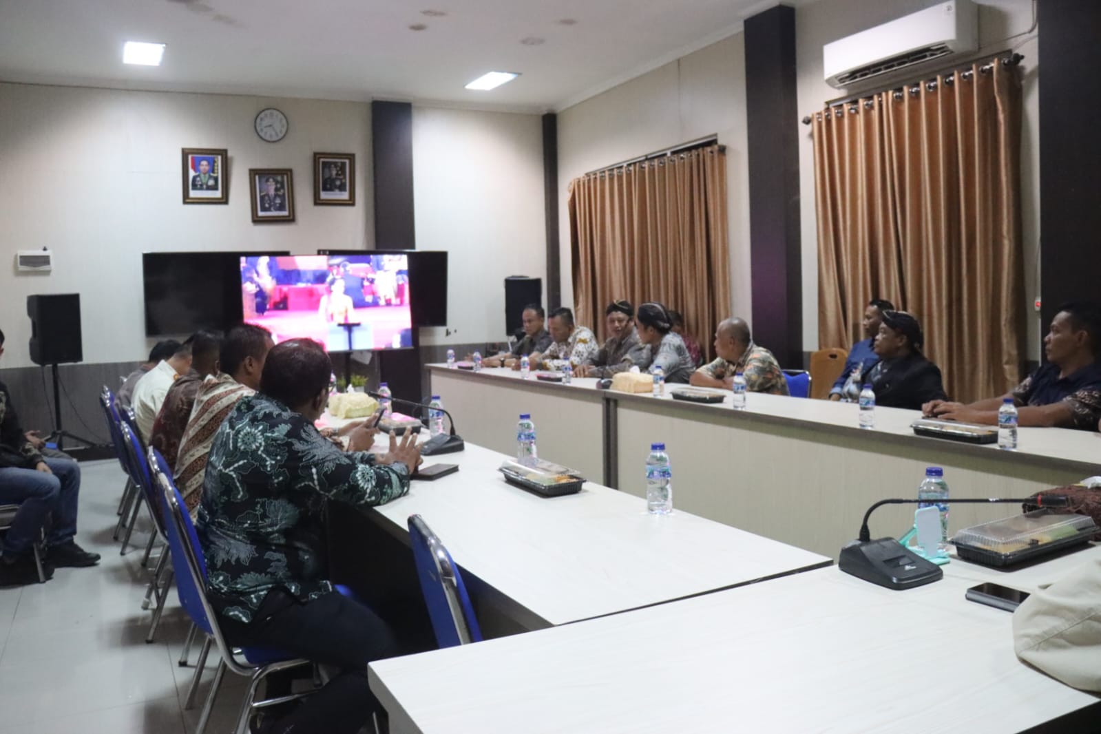 Dalam Rangka Memperingati HUT RI Ke- 78. Polres PALI Gelar kegiatan Nonton Bareng Pagelaran Wayang kulit