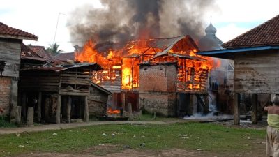 Sijago Merah Mengamuk,3 Rumah Hangus Terbakar Di Desa Curup Tanah Abang