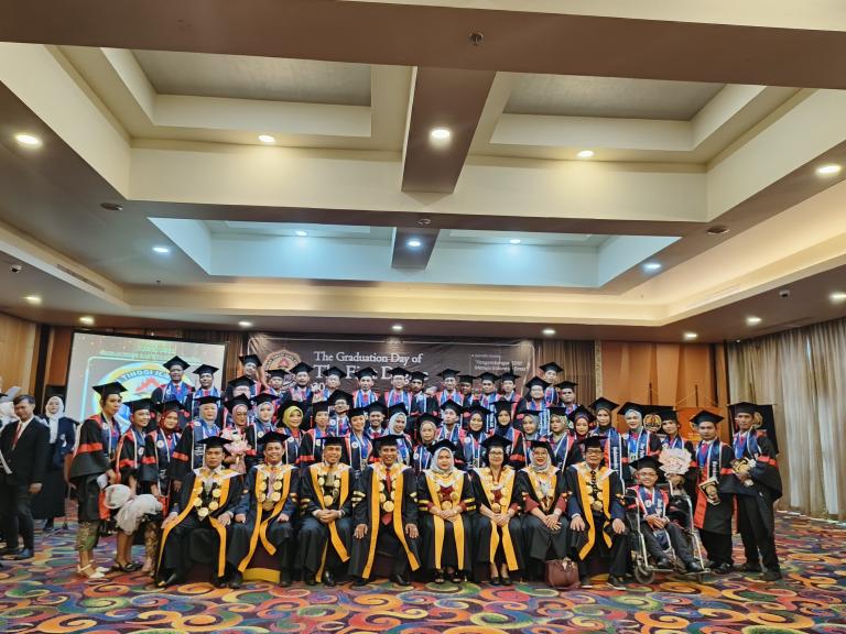 Hotel Sunlake Sunter Menjadi Saksi atas Wisuda 4 Orang Disabilitas, Lulusan STIE Triananda Jakarta