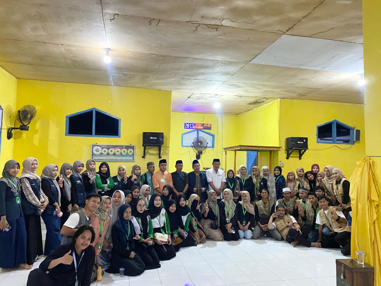 Mahasiswa KKN reguler IAIN Kendari Angkatan Ke-X Tahun 2024, Menyambut Satu Muharram Dengan Agenda Acara Pawai Obor Bersama Se-Kecamatan Sawa Yang Berlokasi Kan Di Masjid Desa Tongauna.