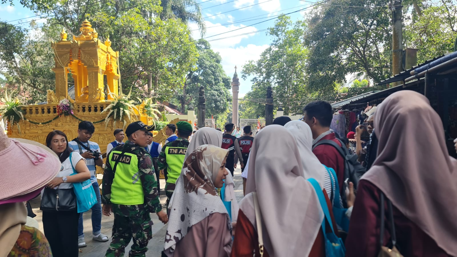 Mahasiswa IAIN Kudus Meriahkan Perjalanan Bakti Indonesia Tipitaka Chanting dan Asalha Mahapuja