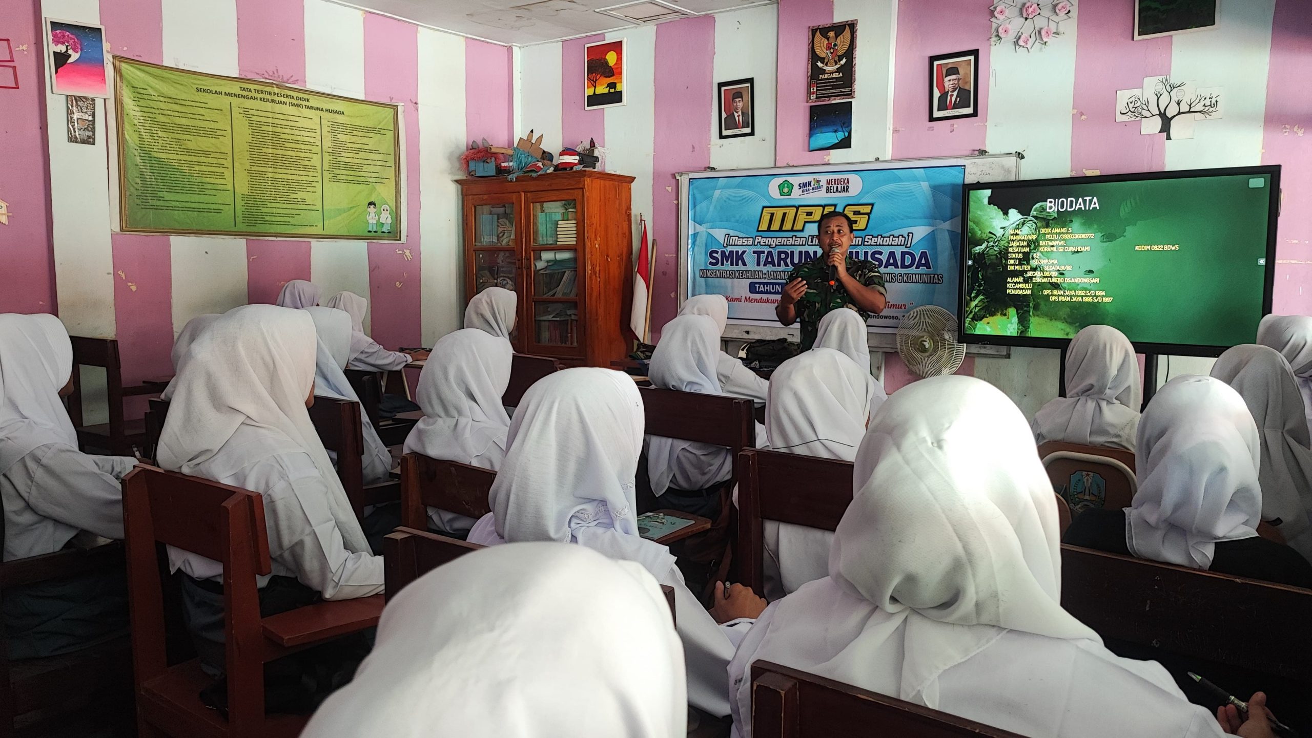 MPLS di SMK Taruna Husada Undang Aparat TNI Polri serta Puskesmas Curahdami, KUA Sebagai Narasumber