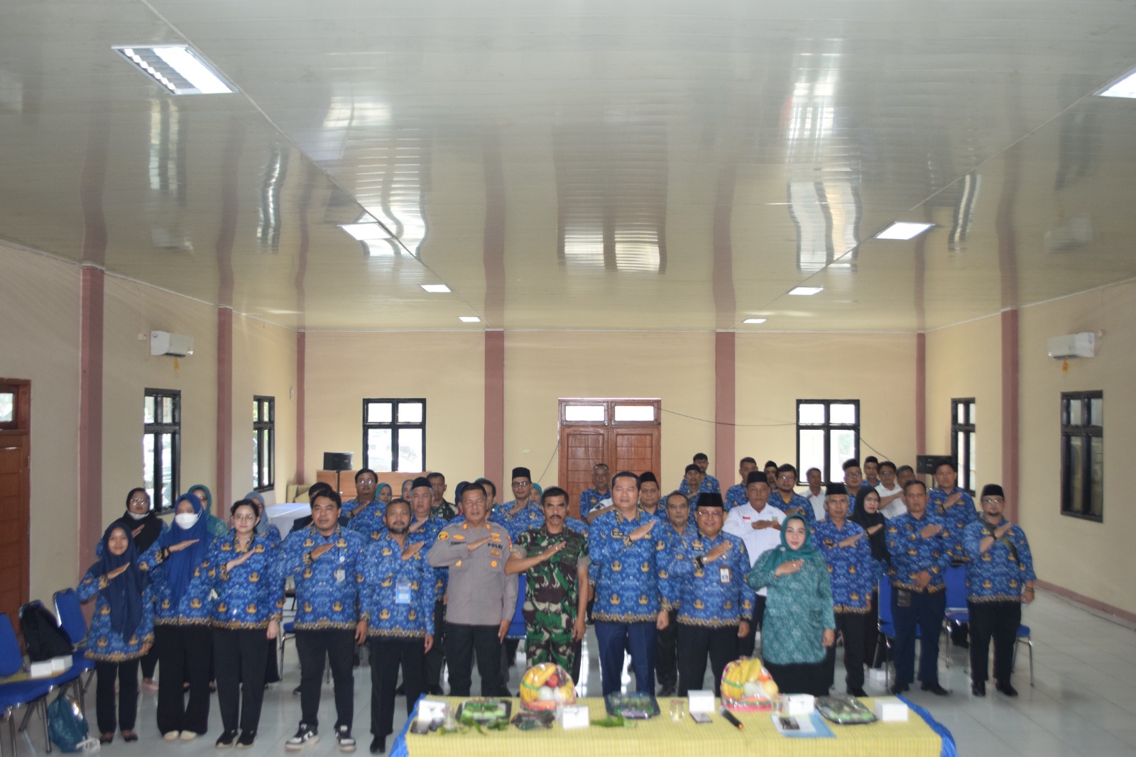 Tingkatkan Pelayanan Masyarakat, Kapolsek Cibarusah Hadir di Rapat Koordinasi Tingkat Kecamatan Cibarusah