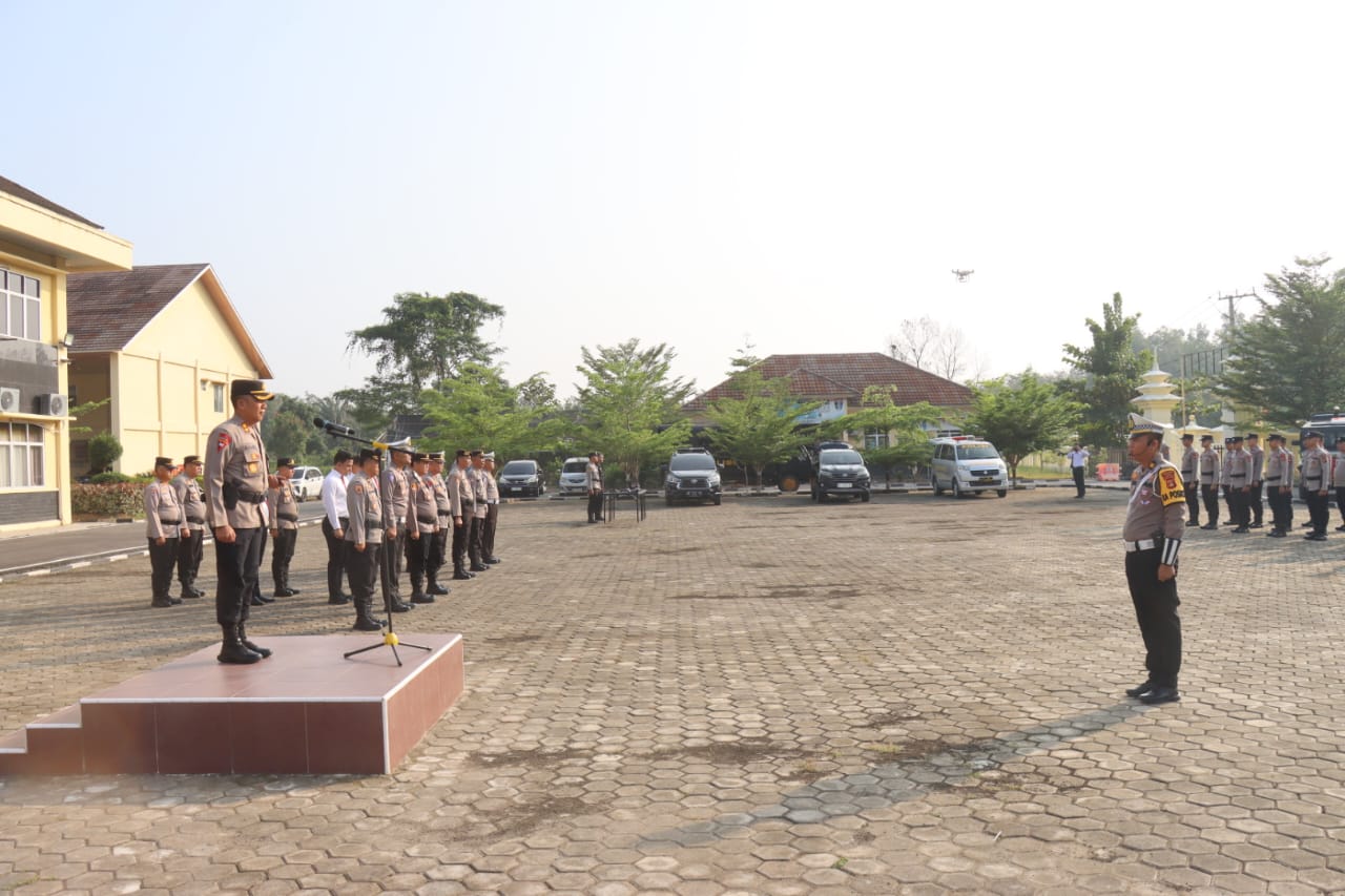 Kapolres PALI Memimpin Apel Gelar kendaraan dan Sarana Prasarana Operasi Mantap Praja