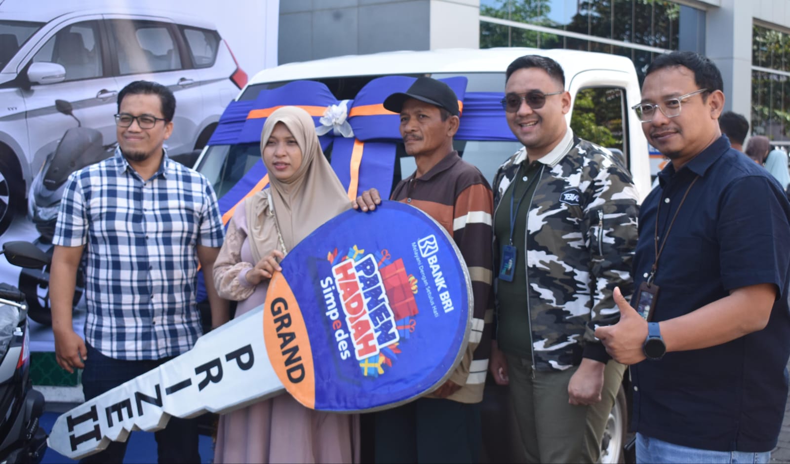 BRI Branch Office Jember Serahkan Mobil dan Motor Pemenang Undian PHS