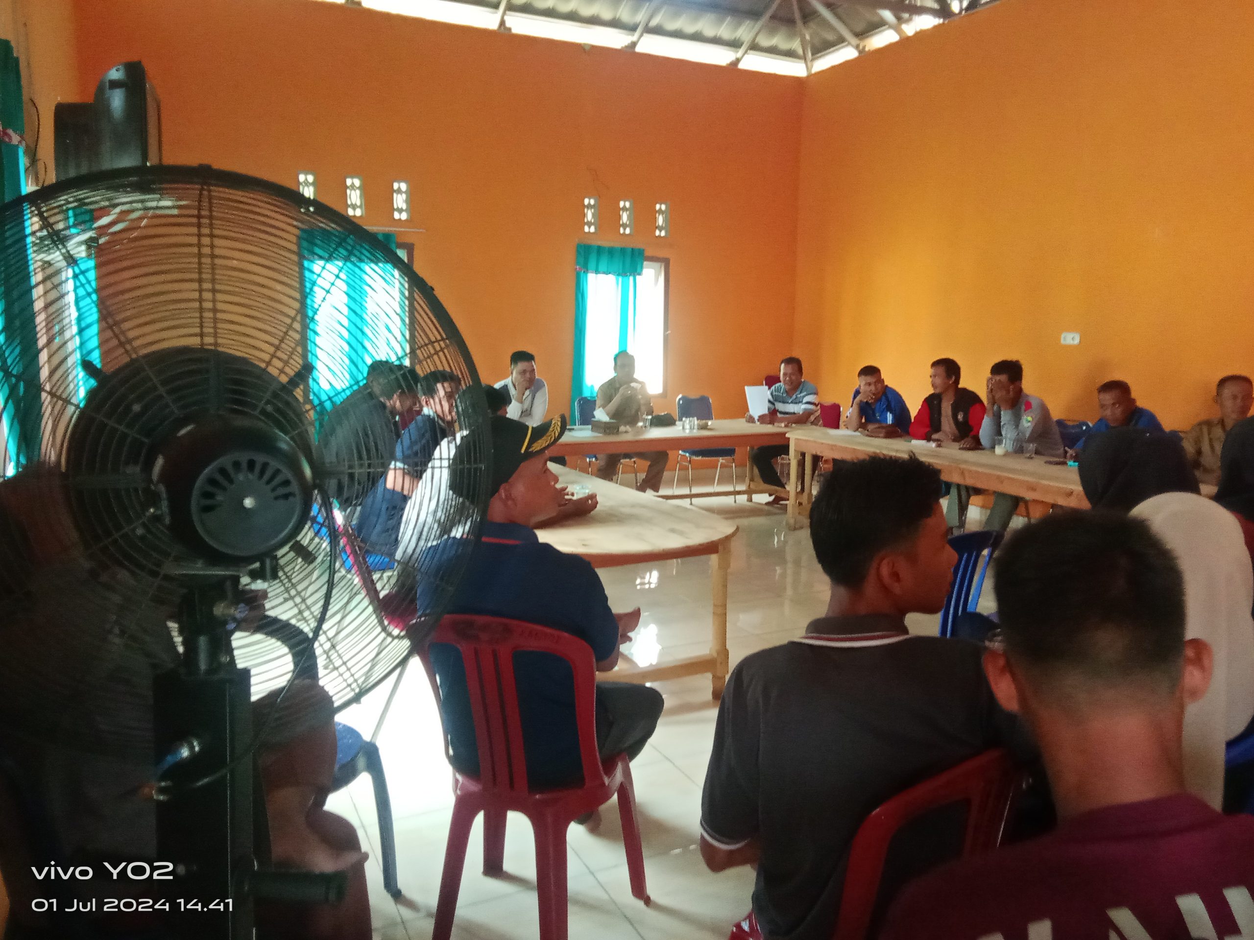 Rapat Pembentukan Panitia Persiapan Peringatan HUT RI Ke-79 di Kantor Desa Prambatan