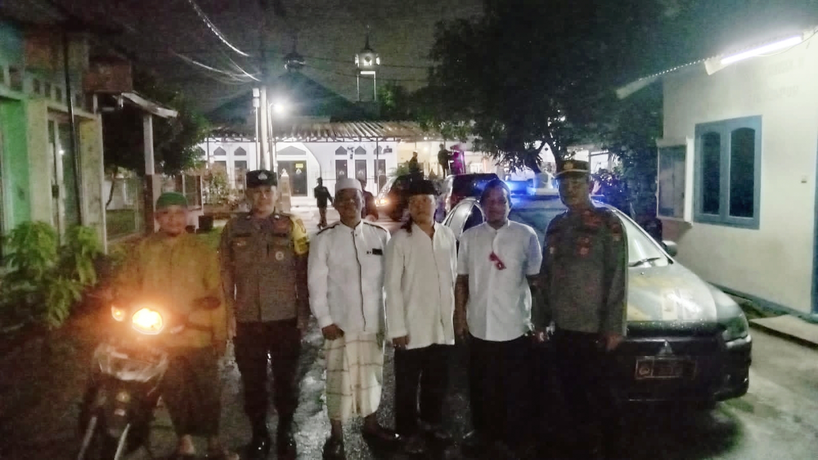 Polsek Cibarusah Laksanakan Pengamanan Pawai Obor Tahun Baru IsIam 1 Muharram 1446 H