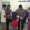 HUT Bhayangkara ke 78, Polsek Cibarusah Adakan Tasyakuran dan Santunan Anak Yatim