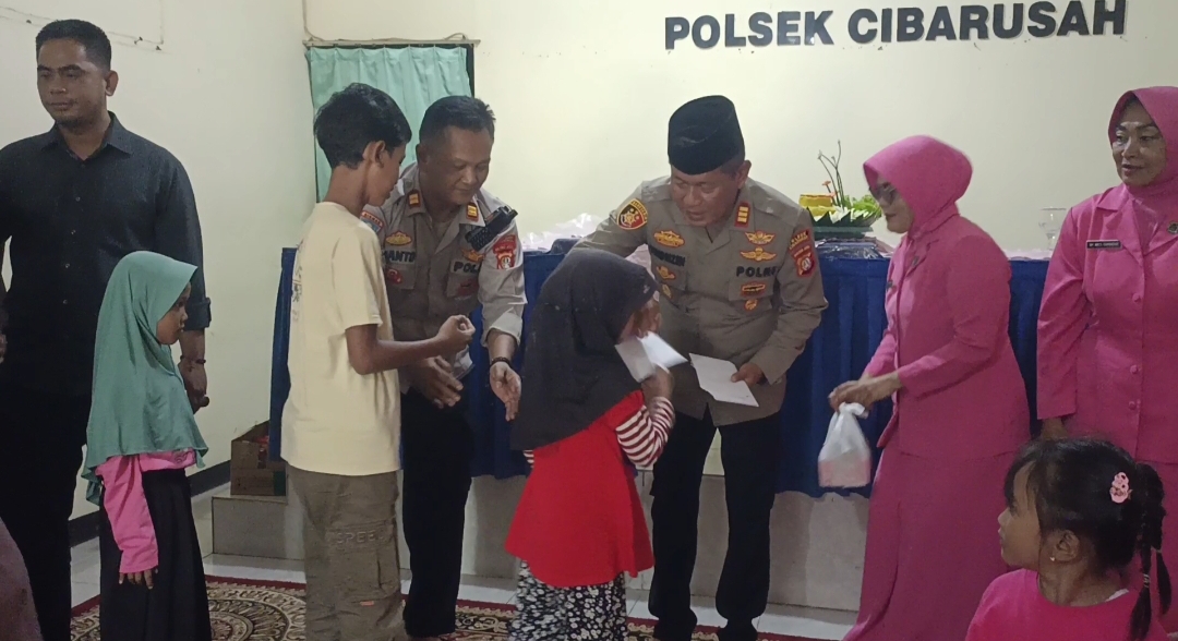 HUT Bhayangkara ke 78, Polsek Cibarusah Adakan Tasyakuran dan Santunan Anak Yatim